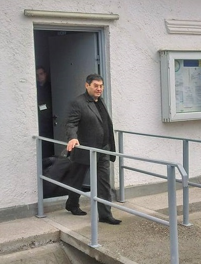 Vlasov le-a spus jurnaliştilor că, dacă vor să ştie cum a fost după gratii, să meargă şi ei acolo