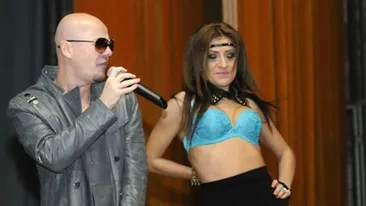 Balul Bobocilor cu scandal! Elevii au ramas socati cand au vazut ce fac aceste fete cu trupurile lor. Directoarea a oprit dezmatul