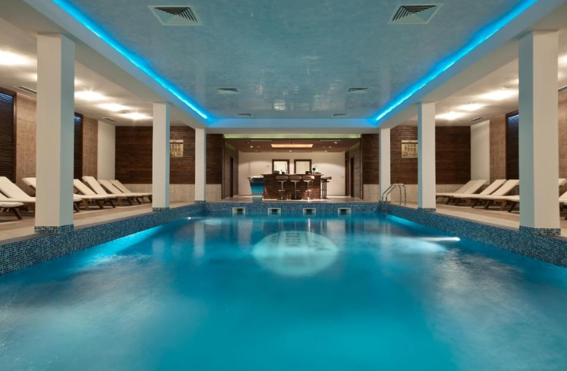 Hotelul Green Life Bansko 4* este situat la poalele muntelui Pirin/ sursă foto: Booking