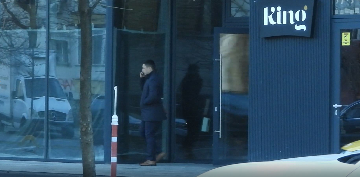 Eduard Novak, ministrul Sportului, coboară și el la scurt timp