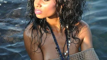 Exista viata si dupa Mihai! Laurette a fost filmata in compania unui alt barbat la 5 dimineata, in centrul Brasovului