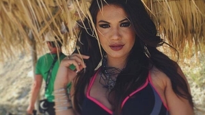 BETTY SALAM s-a pozat în aşternuturi, aşa cum numai iubitul ei o vede! Fiica manelistului a scăpat poza pe Instagram