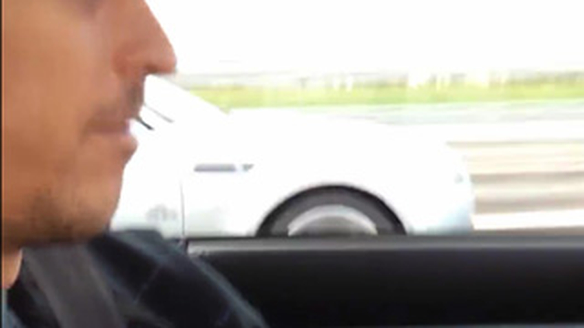 VIDEO Un sofer a fost filmat in timp ce conducea cu peste 300 de kilometri la ora pe Autostrada Transilvania