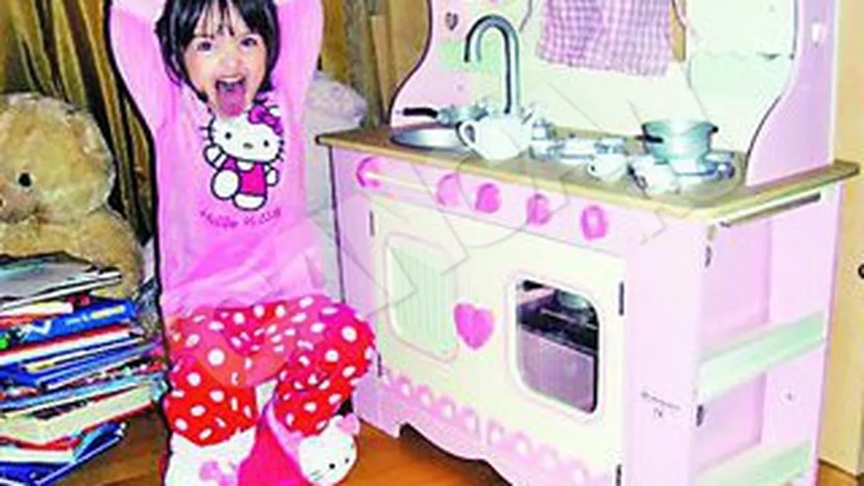 A dat 400 de euro pe o bucatarie de jucarie. Cristea si-a trimis fetita la cratita