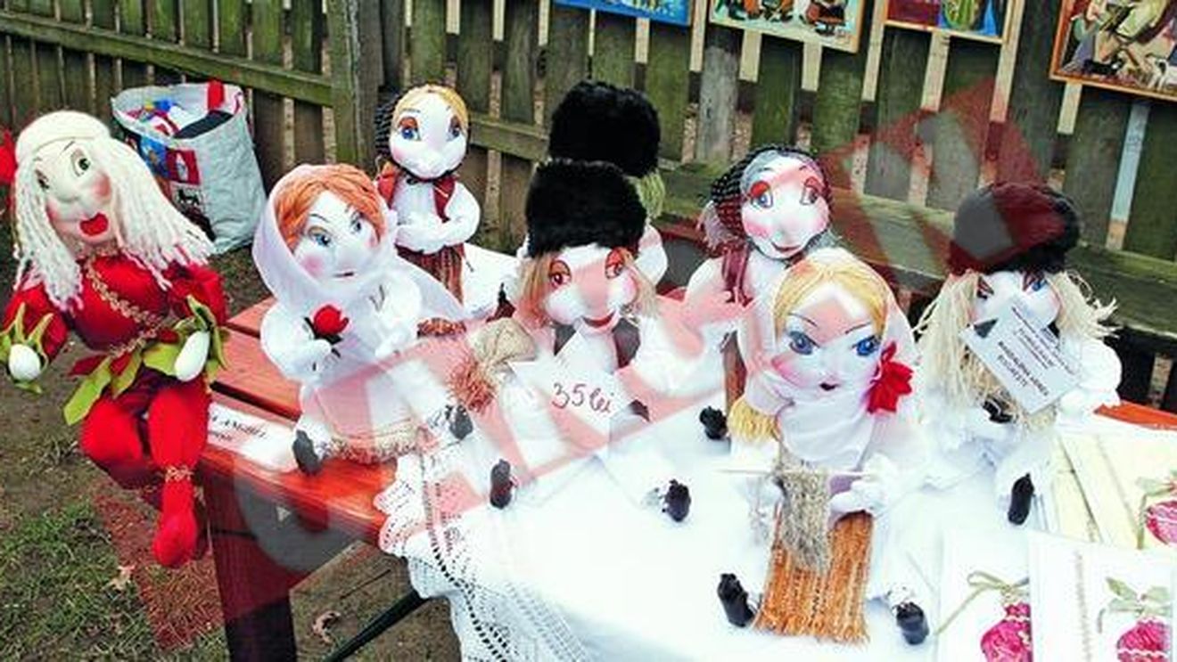 Cadouri traditionale la targul popular "Florile Dalbe"