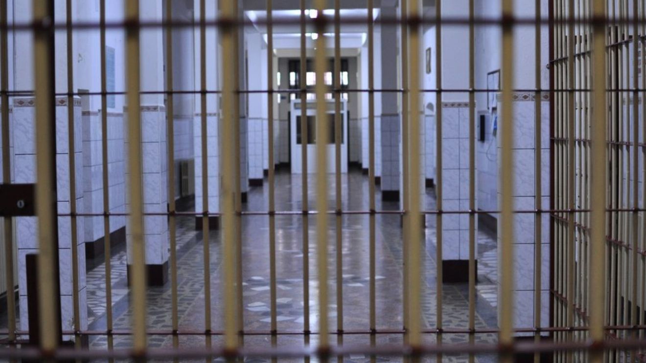 Bărbat condamnat la închisoare, prins în Vâlcea după ce a stat 2 ani în America