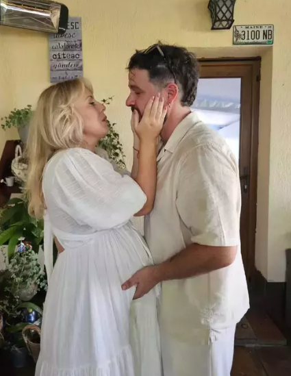 Fiul Monei Niculici s-a căsătorit chiar de ziua lui de naștere. Primele imagini de la cununia civilă