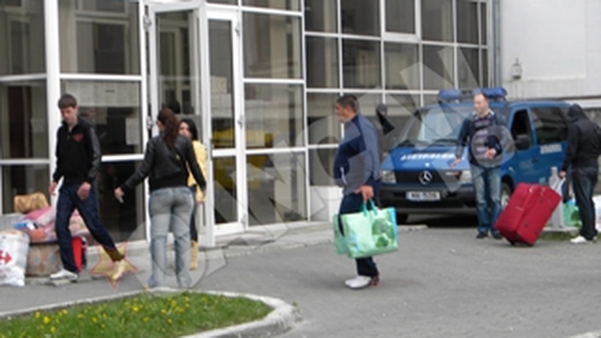 Sportivii si-au adus plapumi pentru arestul din Brasov