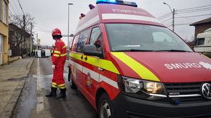 Accident spectaculos. Două mașini s-au cionit și o conductă de gaze, avariată la impact, a luat foc. VIDEO