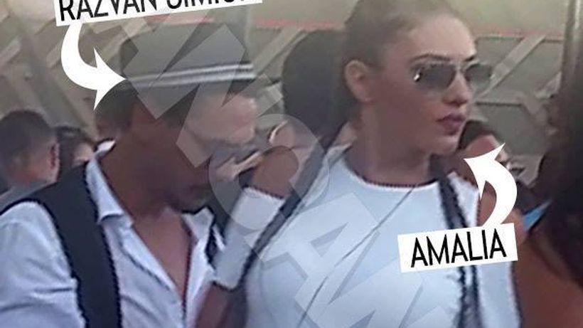 Pe Răzvan l-a luat valul la mare şi a uitat de Lidia Buble. A ”împărţit-o” pe colega de la Meteo cu o sticlă de vin!