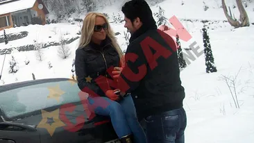 Ogica nu se mai dezlipeste de blonda