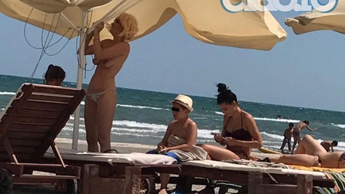 Maria Constantin, topless la plajă! Blonda a arătat ce are ea mai bun