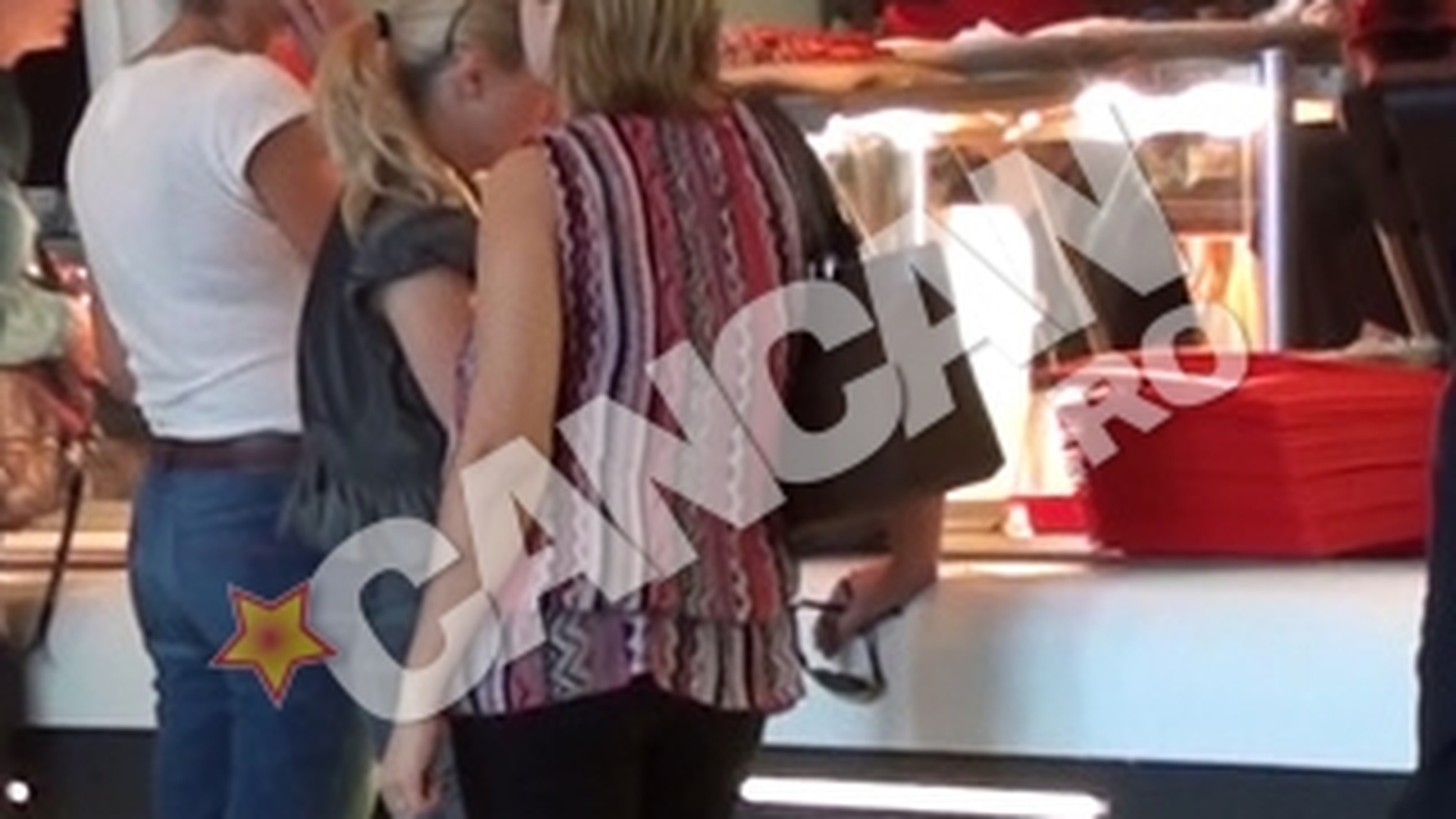 Valorifica din plin pauzele de masa! Maria Buza face baie de multime pentru o masa copioasa