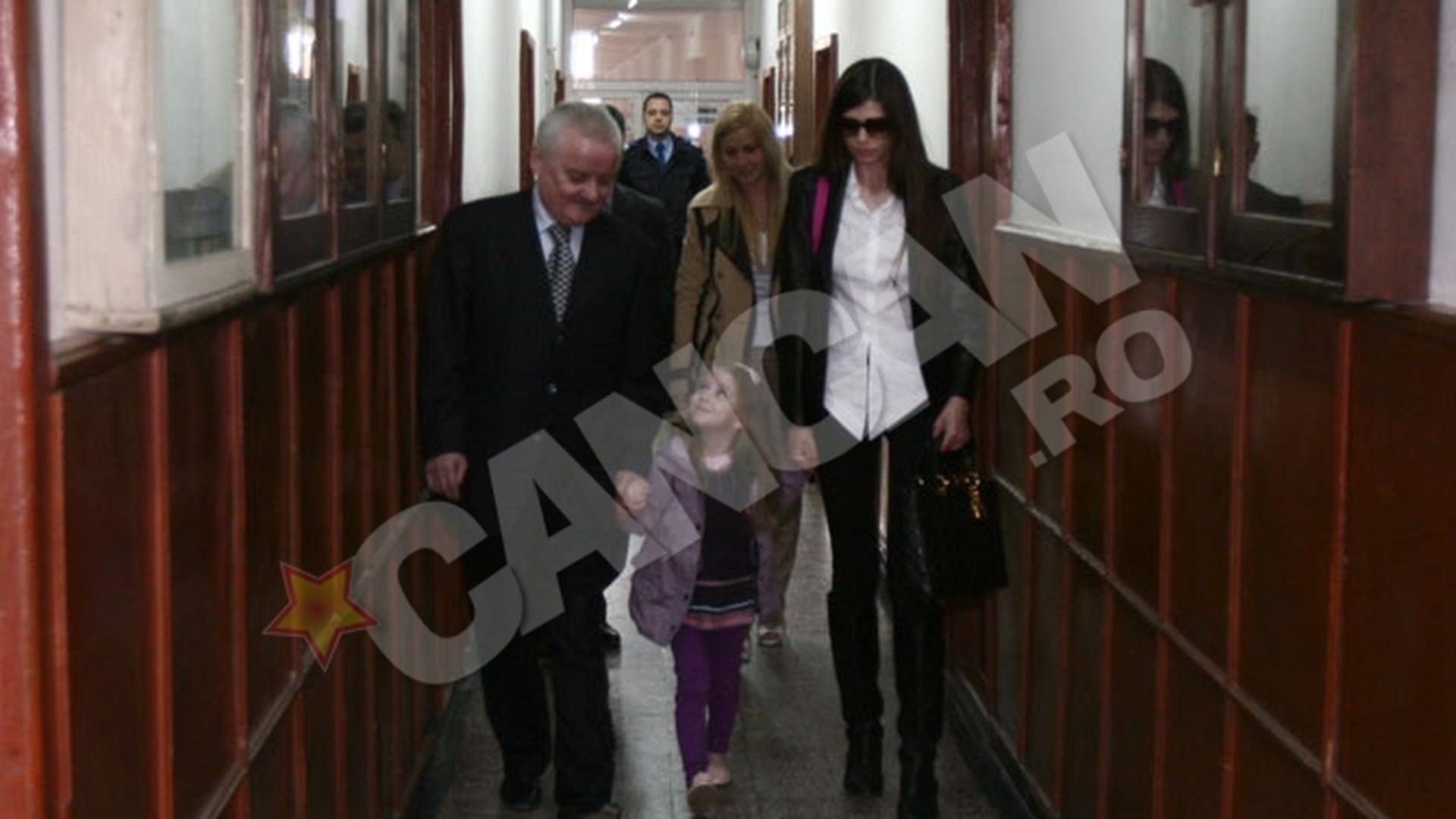 Irina a fost audiata de judecatorii de la Buftea:"Vreau sa stau cu tati!"