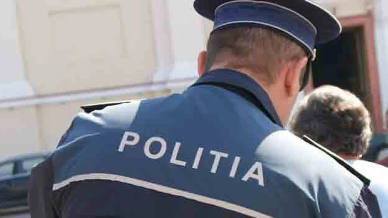 Poliţist din Iaşi, audiat după ce a fost reclamat că a agresat sexual o fată  de 16 ani. A împins-o pe pat, i-a pus mâna pe burtă şi...