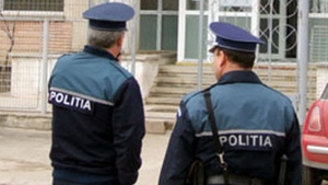 Un barbat care a incercat sa jefuiasca o benzinarie, amenintand-o pe casiera cu un cutit, retinut