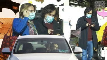 Românul nominalizat la Nobel a ieșit “undercover” la cumpărături, alături de soție