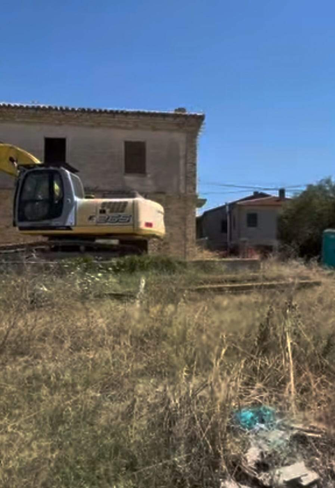 Casa din Italia a Gabrielei Cristea a început să fie demolată. Prezentatoarea TV a arătat primele imagini