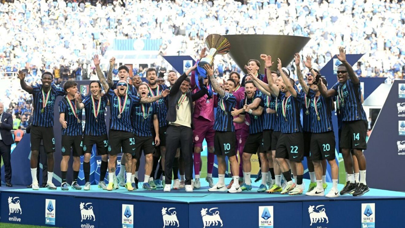 Ce i-au făcut fotbaliștii lui Cristi Chivu, după ce Inter Milano a luat titlul: „Jucătorii m-au luat și m-au împins acolo, eu nu voiam”