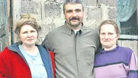 Cu psihicul la pământ! Familia lui George Chirilă, bărbatul care a făcut 15 copii cu două surori, s-a apucat de meditație