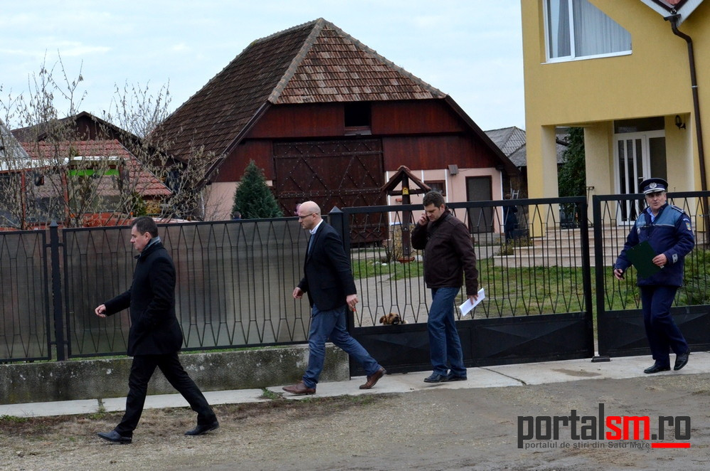 Şi-a tăiat singur craca de sub picioare. Gestul incredibil pe care l-a făcut, după înmormântare, criminalul care şi-a ucis mama, tatăl şi bunica