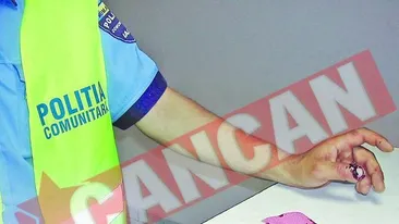 Un betiv violent l-a muscat pe un politist de deget