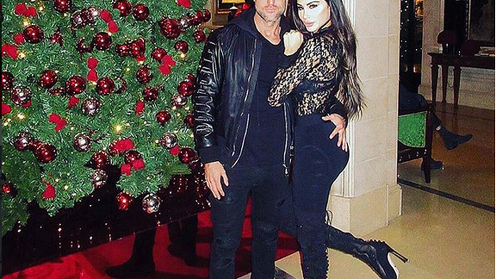 Iubita lui Philipp Plein a tăiat respiraţia tuturor când şi-a făcut apariţia la o petrecere! Morgan Osman a purtat o rochie roşie, mulată şi a lăsat la vedere…