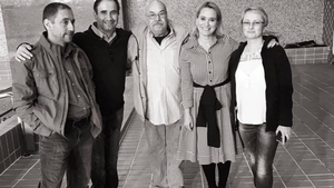 Andreea Esca, reîntâlnire emoţionantă cu cel mai îndrăgit profesor din şcoala primară: „Acum, după 35 de ani, i-am povestit cât de mult l-am regretat!”