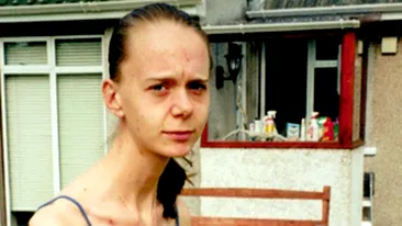 Doua femei: una de 30 de kilograme, alta de 317