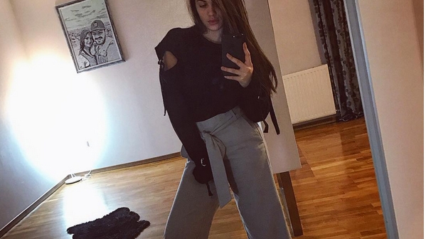 Ce a postat BETTY SALAM în această dimineaţă pe Instagram, după ce tatăl său a fost reţinut în SUA