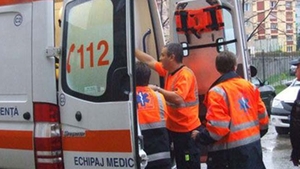 INCREDIBIL! O tanara s-a aruncat de la etajul al zecelea al unui bloc turn din Botosani