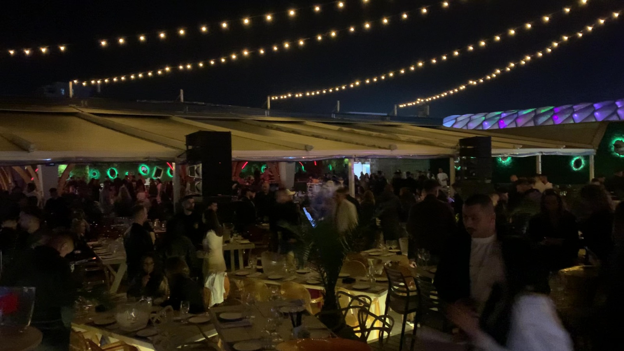 Puhoiul de petrecăreți a dat năvală la Breeze pentru "after-party" (Foto: CANCAN.RO)