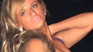 De ce ai pus botul, Sanziana Buruiana? Blonda a socat la o prezentare de moda!