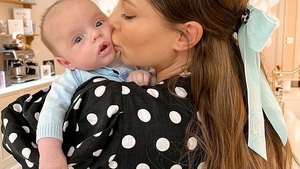 Louise Thompson a avut o naștere cu complicații. Actrița a dezvăluit numele bebelușului, dar și prin ce chinuri a trecut