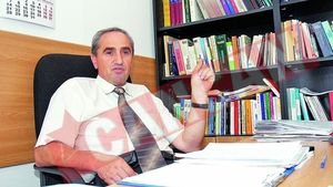 Profesori universitari amenintati cu moartea