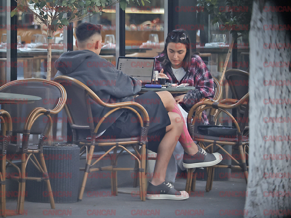 Alexia Eram și „misteriosul” Tonghi, relaxați la cafenea