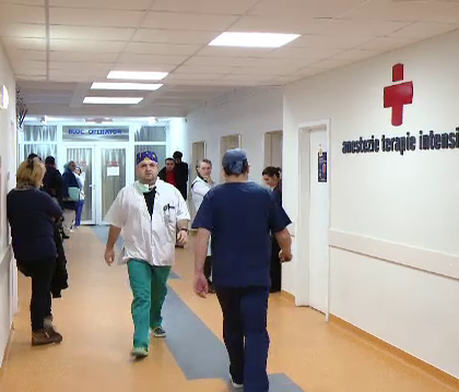 Deşi am avea chirurgi perfect capabili, nu există o sală de operaţii proprie pentru a se efectua transplatul de plămâni.