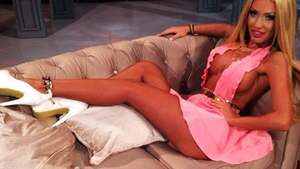 Loredana Chivu, mai despuiata ca niciodata! In ce hal s-a urcat la volan