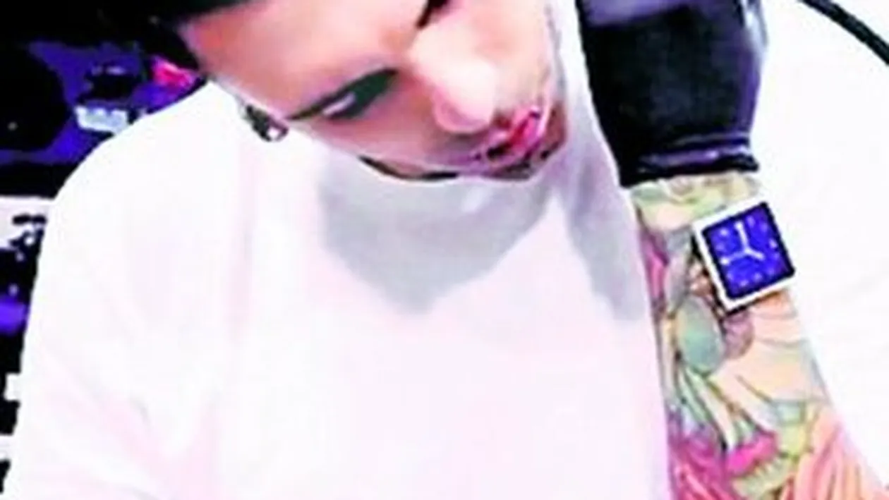 Ce a facut un american de dragul tehnologiei. Si-a implantat ipod-ul in mana