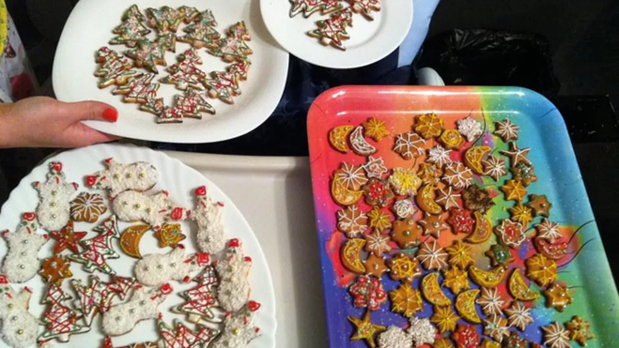 CRBL si-a ajutat sotia la pregatiri! Vezi ce prajiturele ca la carte a facut de Craciun!