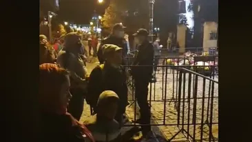 Scandal filmat la moaștele Sfintei Parascheva: ”Rușine, Arafat!” / ”Potoliți-vă!” VIDEO