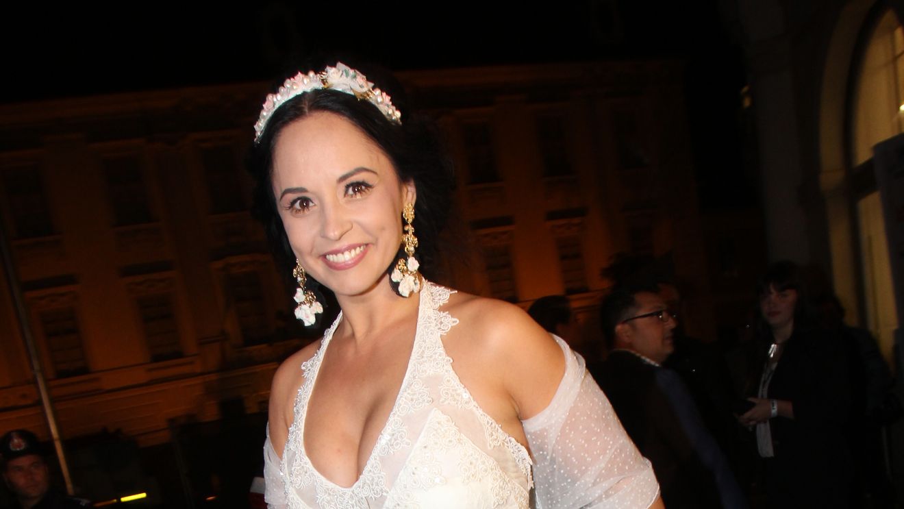 Din cauza frigului, Andreei Marin i-a reusit o impolitete! Catalin Botezatu i-a oferit un buchet de flori, dar ea...