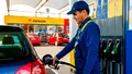 Ce salarii au pompagiii în benzinăriile OMV/Petrom, Rompetrol, MOL, Lukoil și SOCAR. Care câștigă mai bine acum, în 2026
