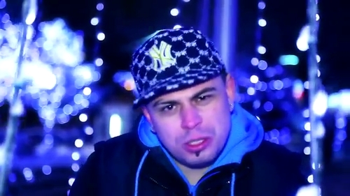 Cel care a parodiat celebra melodie a coreeanul PSY “Gangnam Style” a scos un nou clip. Vezi de ce nu doarme Damany iarna!