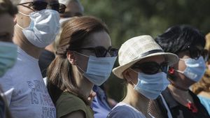 Isterie cu măștile de protecție. Ce spune medicul Musta: cum și când se poartă