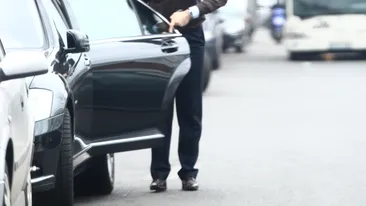 Gica Popescu nu vrea sa-si vada sotia la cratita! Fostul international duce acasa mancarea la pachet!