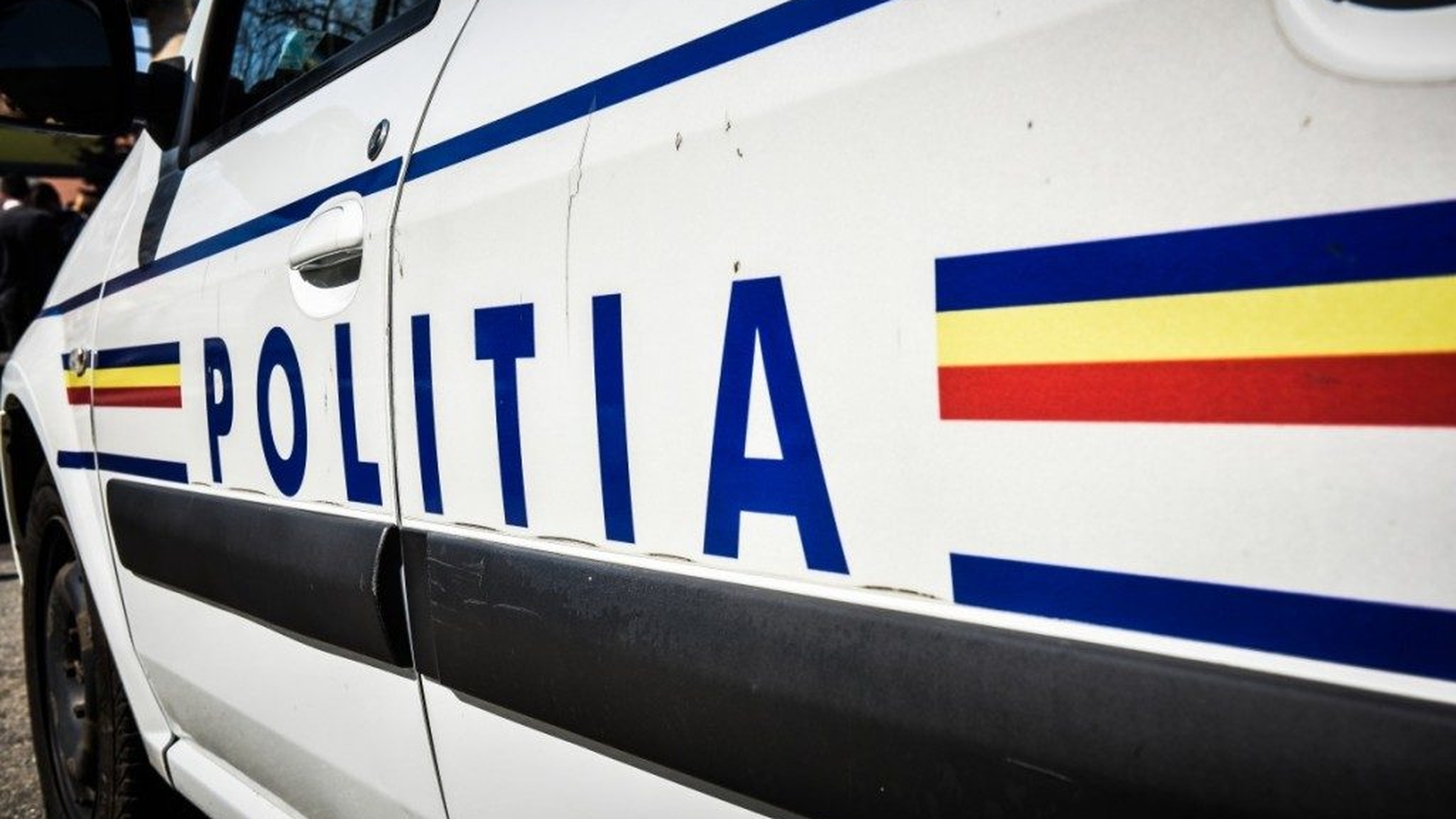 Un copil de 11 ani, lăsat în mașină nesupravegheat, a provocat un accident în Vaslui