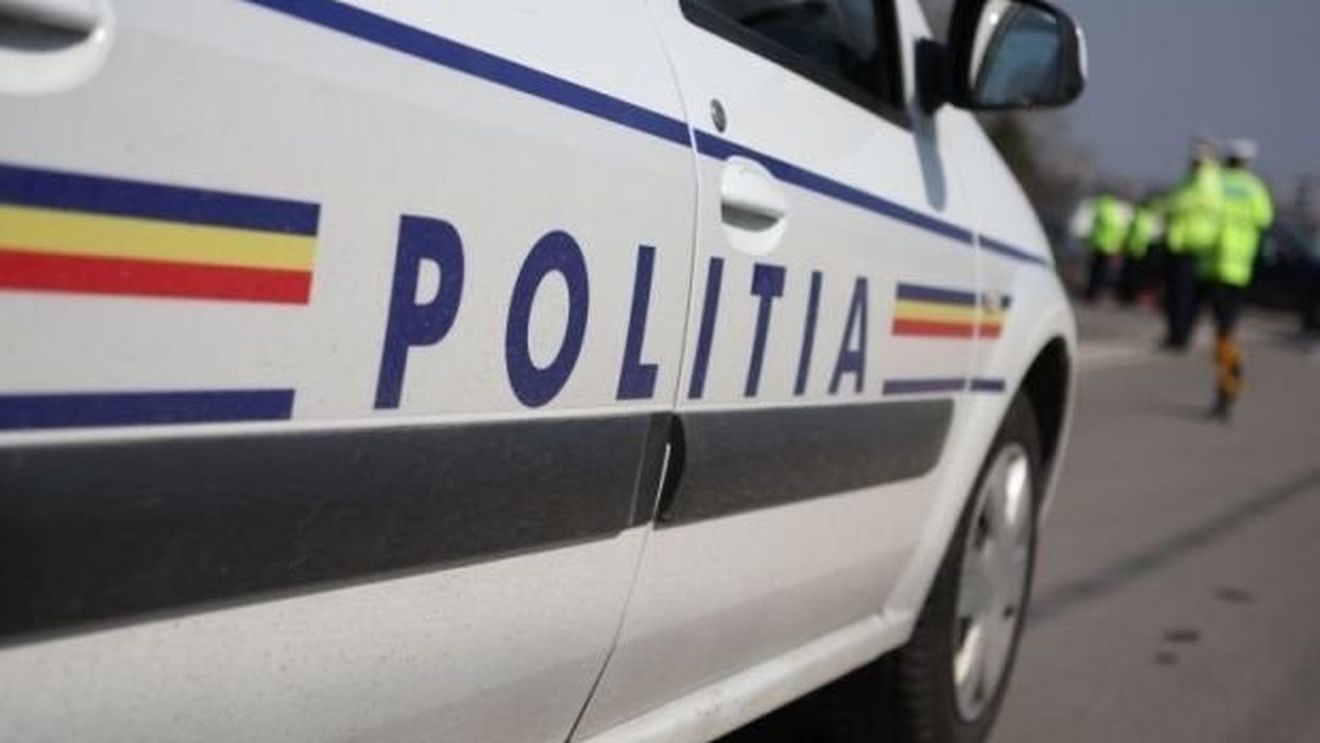 O fată de 3 ani a căzut de la etajul 3 al unui bloc din Craiova