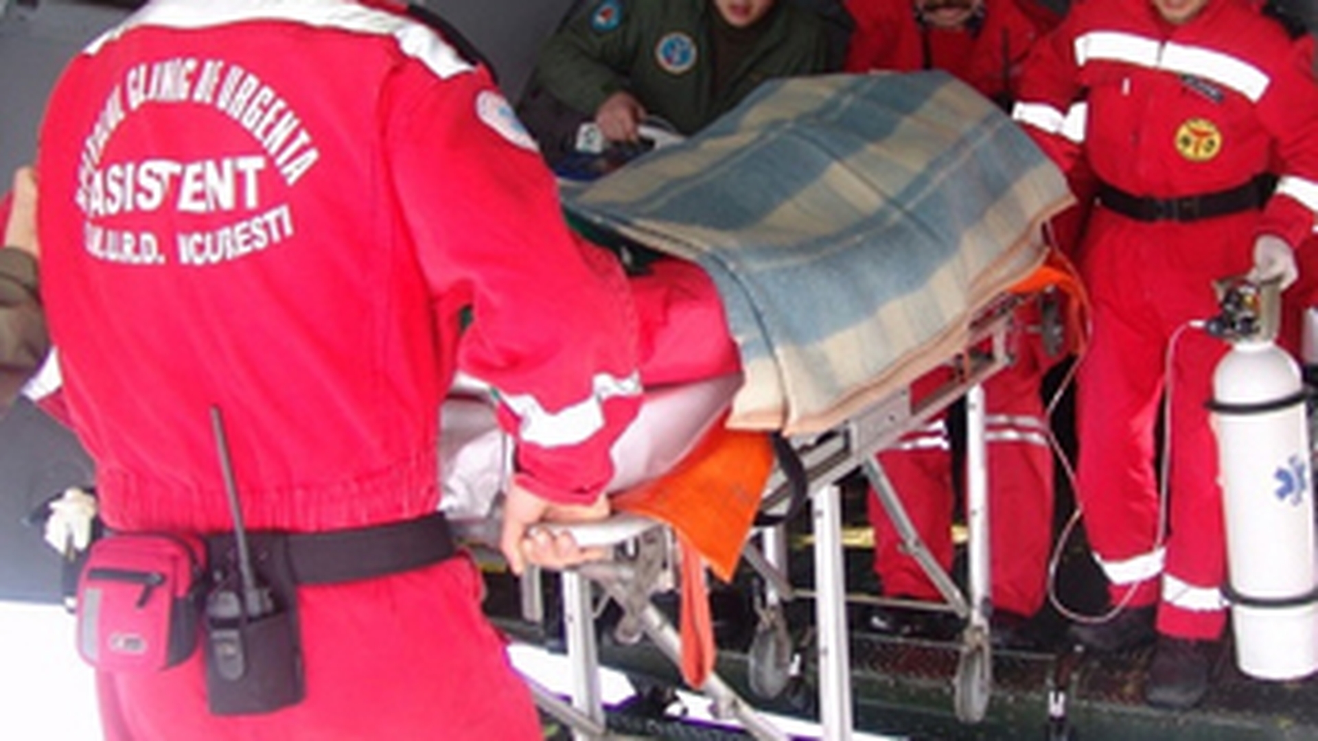 O fetita de patru ani, ranita intr-un accident rutier grav, adusa la Bucuresti cu un avion sanitar
