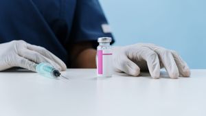 Medic de familie din Dolj, trimis în judecată, pentru că a eliberat certificate false de vaccinare. Este acuzat că ar fi luat mită de peste 900 de ori